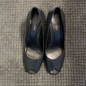 Neutralizer Grey Pep Toe Heels. Size 10